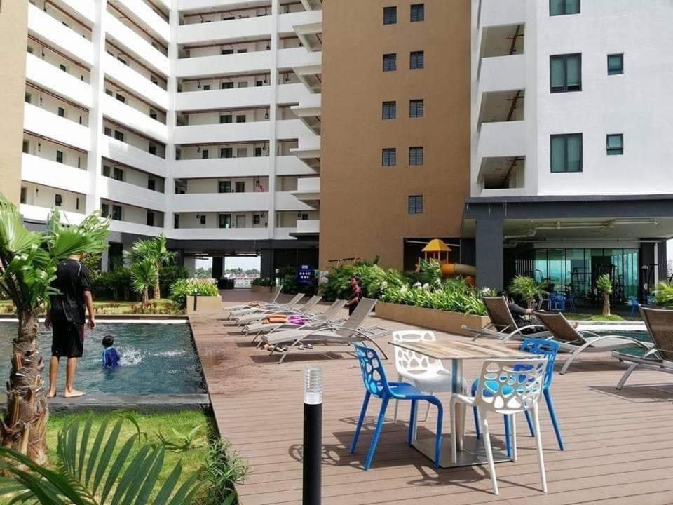 D'Wharf Hotel & Serviced Residence Петалинг Джая Екстериор снимка