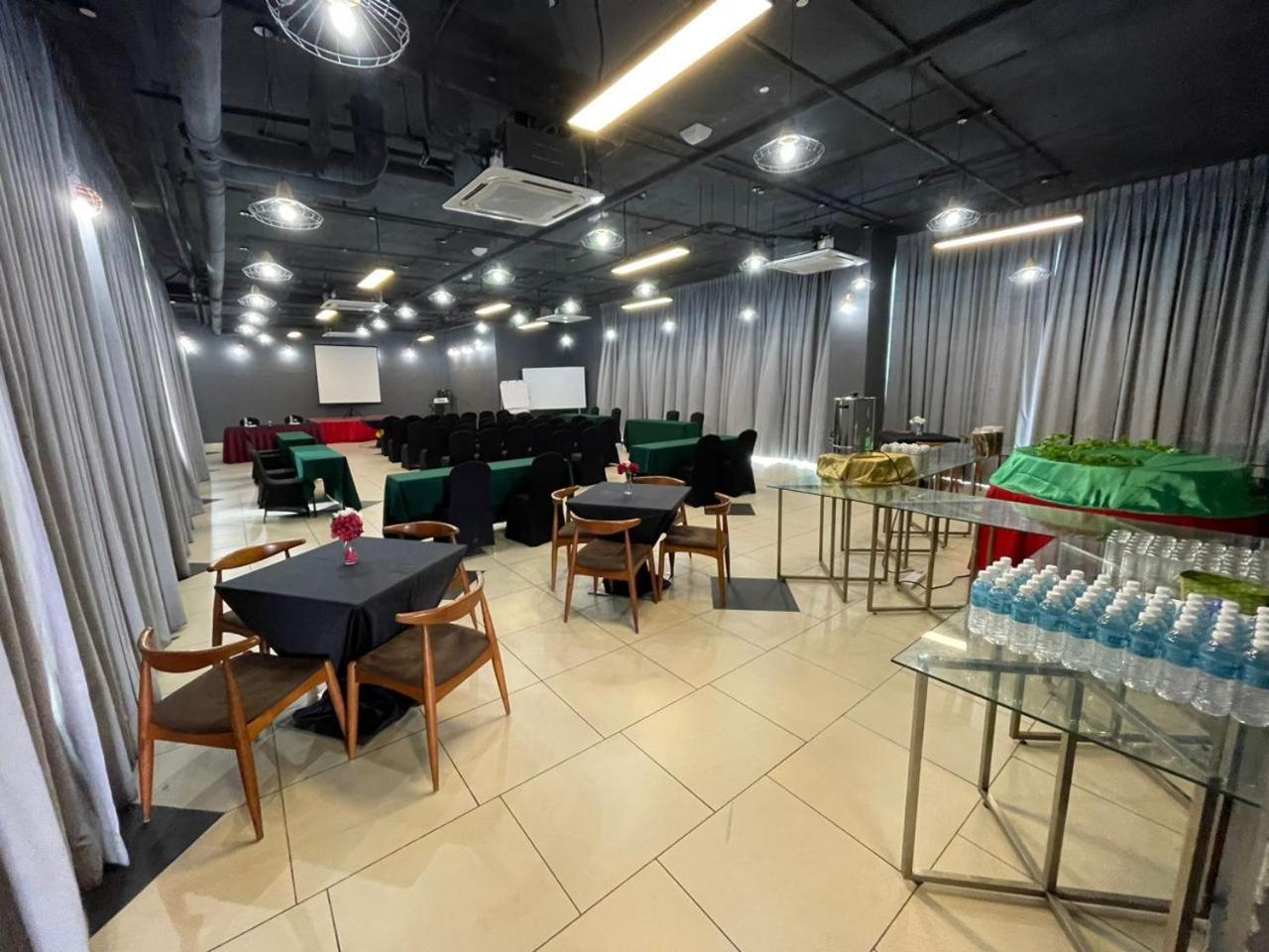 D'Wharf Hotel & Serviced Residence Петалинг Джая Екстериор снимка